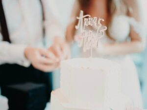 Hochzeitstorte-Anschnitt-Cake-Topper-Roségold