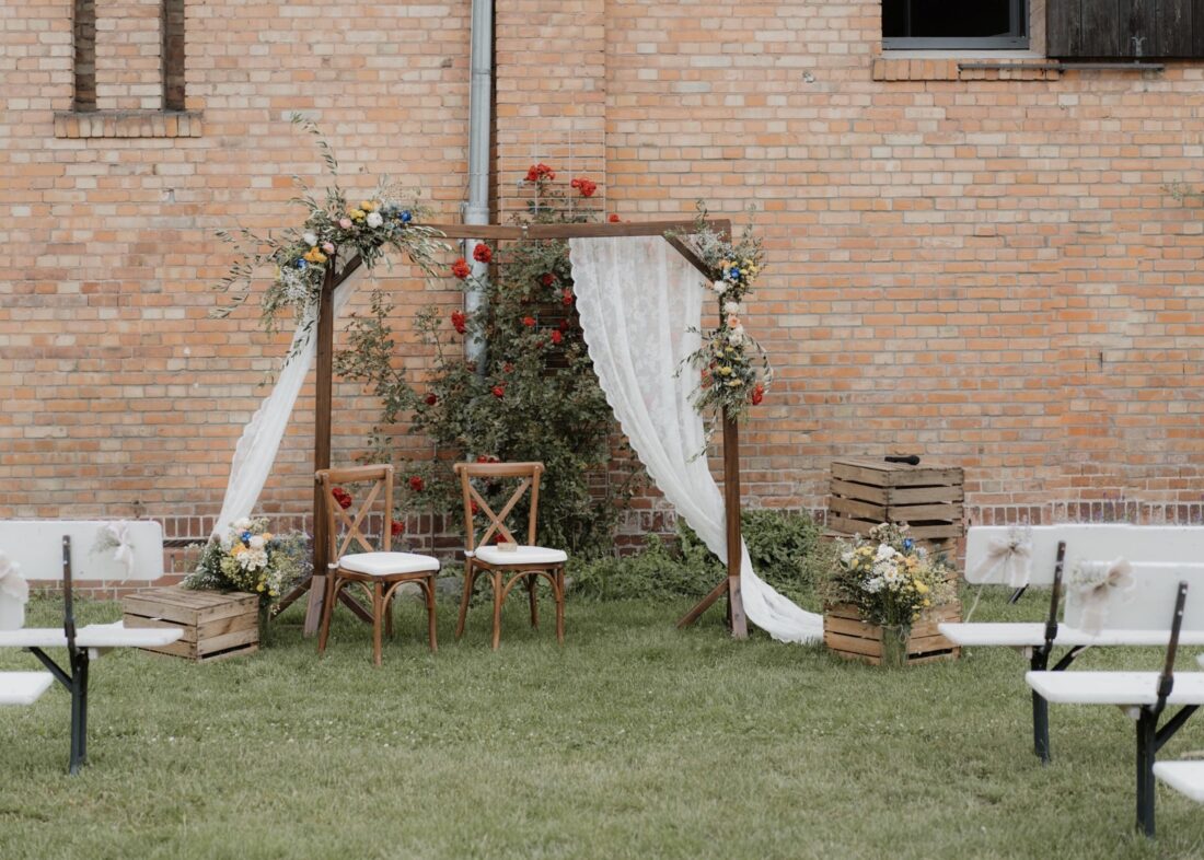 Traubogen-rustikal-vintage-Hochzeit-Gutshof